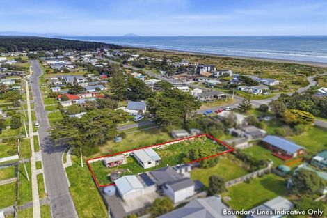Photo of property in 69 Park Avenue, Waitarere Beach, Levin, 5510
