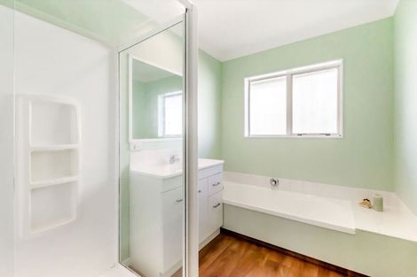 Photo of property in 19 Balmerino Grove, Waikanae, 5036