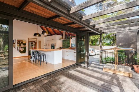 Photo of property in 172 Huia Road, Titirangi, Auckland, 0604