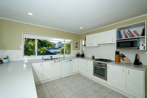Photo of property in 4 Manu Place, Pinehill, Auckland, 0632