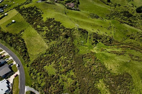 Photo of property in 132 Bing Lucas Drive, Tawa, Wellington, 5028