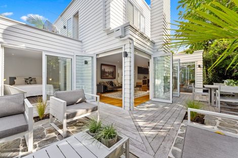 Photo of property in 15c Rodney Road, Northcote Point, Auckland, 0627