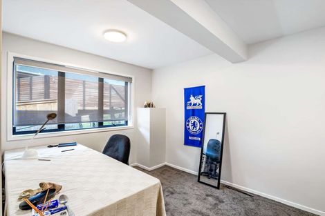 Photo of property in 10 Glen Vista Place, Bayview, Auckland, 0629