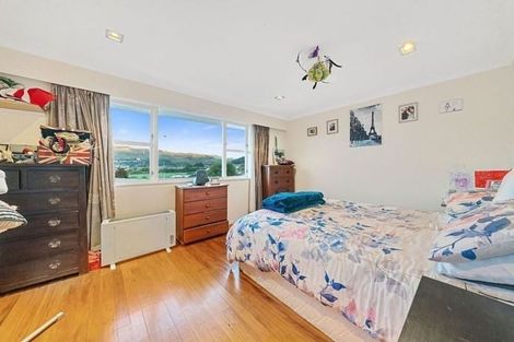 Photo of property in 15 Lane Crescent, Tawa, Wellington, 5028