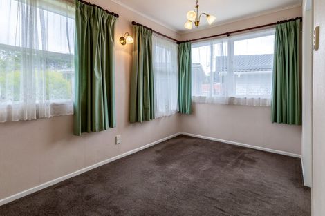 Photo of property in 35 Castleford Street, Green Bay, Auckland, 0604