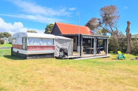 Photo of property in 102 Kowhai Avenue, Matarangi, Whitianga, 3592