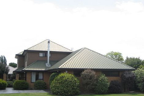 Photo of property in 6 Regency Crescent, Redwood, Christchurch, 8051