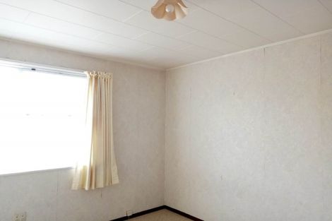 Photo of property in 16 Mawney Road, Henderson, Auckland, 0610