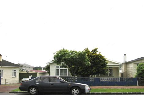Photo of property in 15 Huia Road, Point Chevalier, Auckland, 1022