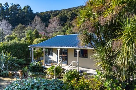 Photo of property in 1695 Queen Charlotte Drive, Linkwater, Picton, 7281