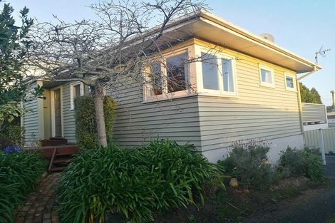 Photo of property in 48 Savoy Road, Glen Eden, Auckland, 0602