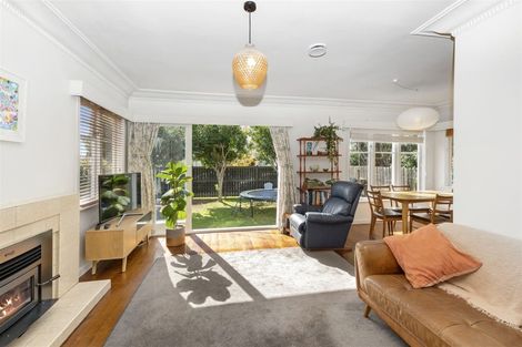 Photo of property in 1/2 Yeovil Road, Te Atatu Peninsula, Auckland, 0610