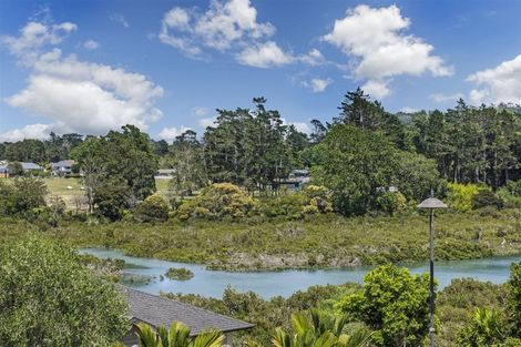 Photo of property in 20 Schopolo Place, Schnapper Rock, Auckland, 0632