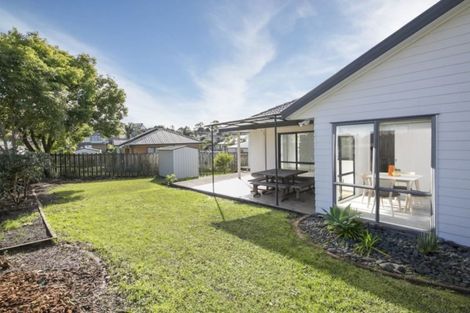 Photo of property in 4 Wyatt Place, Glendene, Auckland, 0602