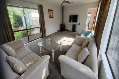 Photo of property in 3 Yeovil Road, Te Atatu Peninsula, Auckland, 0610