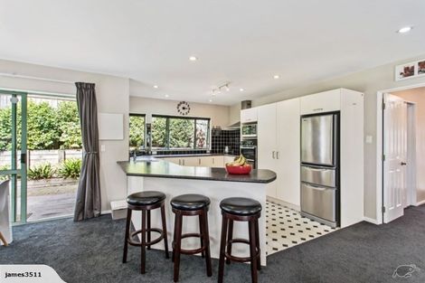 Photo of property in 17 Chedworth Drive, Glenfield, Auckland, 0629