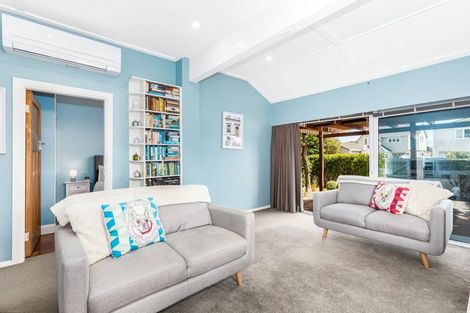 Photo of property in 387 Muritai Road, Eastbourne, Lower Hutt, 5013