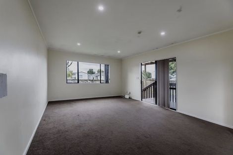 Photo of property in 17 Dungarvon Place, Clendon Park, Auckland, 2103