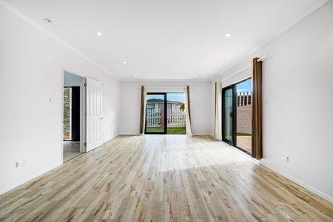 Photo of property in 31 Shibata Rise, Ranui, Auckland, 0612