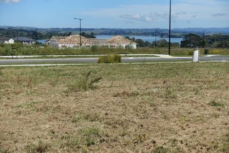 Photo of property in 28 Opouatu Avenue, Glenbrook, 2681