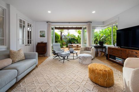 Photo of property in 15a Ocean View Road, Milford, Auckland, 0620