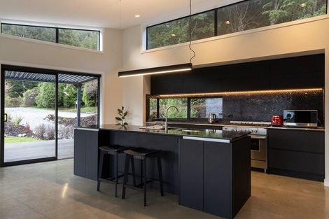 Photo of property in 18 Lookout Drive, Mount Creighton, Queenstown, 9371