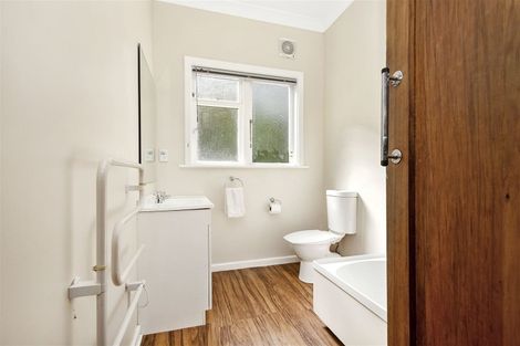 Photo of property in 32 Cavendish Square, Strathmore Park, Wellington, 6022