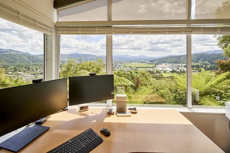 Photo of property in 16 Raynham Way, Silverstream, Upper Hutt, 5019