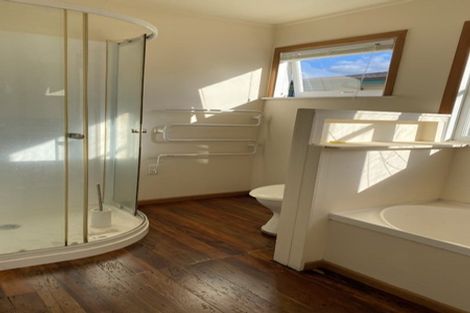 Photo of property in 1/50 Masterton Road, Rothesay Bay, Auckland, 0630