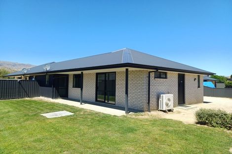 Photo of property in 34a-b Stratford Drive, Mount Pisa, Cromwell, 9383