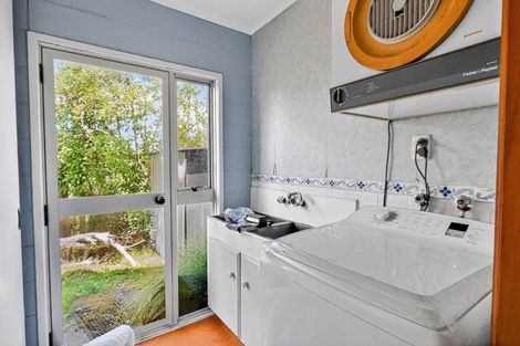 Photo of property in 220 Glamorgan Drive, Northcross, Auckland, 0630
