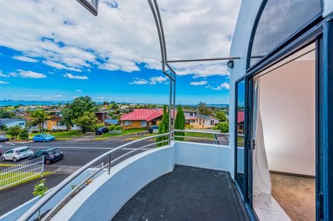Photo of property in 2/38 Luckens Road, West Harbour, Auckland, 0618