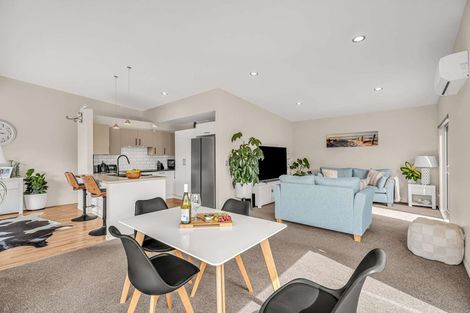 Photo of property in 10 Rena Place, Whitianga, 3510