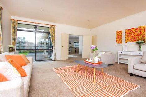 Photo of property in 23 Medallion Drive, Oteha, Auckland, 0632