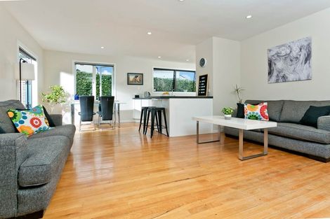 Photo of property in 4 Trinidad Road, Sunnynook, Auckland, 0620