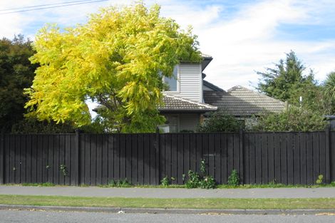 Photo of property in 17 Middlepark Road, Sockburn, Christchurch, 8042