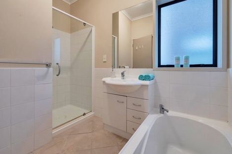 Photo of property in 11 Barnea Circle, Glen Eden, Auckland, 0602