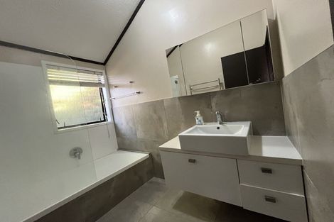 Photo of property in 26 Orinda Close, Botany Downs, Auckland, 2010