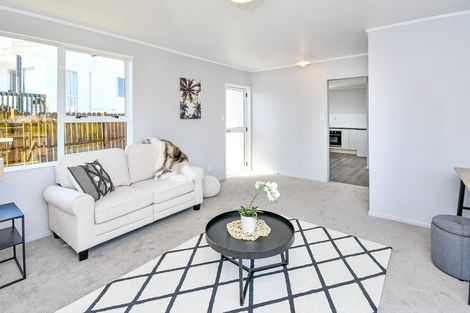 Photo of property in 2/18 Silver Creek Road, Weymouth, Auckland, 2103