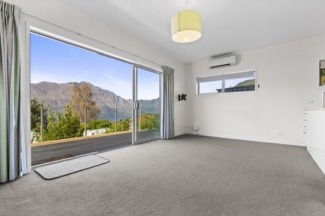 Photo of property in 129b Wynyard Crescent, Fernhill, Queenstown, 9300