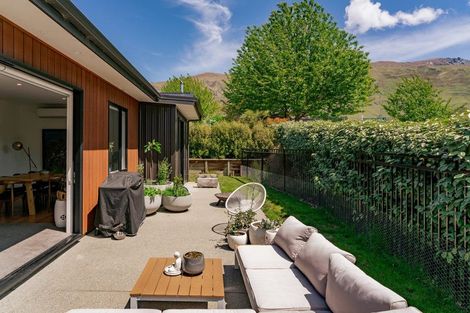Photo of property in 137 Meadowstone Drive, Wanaka, 9305
