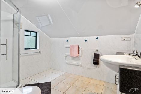 Photo of property in 2/62 Target Road, Totara Vale, Auckland, 0629