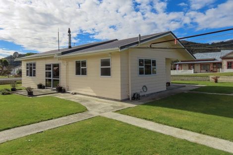 Photo of property in 97-104 Broadway, Reefton, 7830
