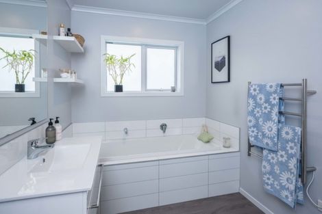 Photo of property in 3 Gallipoli Place, Paraparaumu, 5032