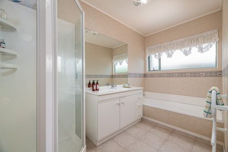 Photo of property in 9 Amesbury Rise, Henderson, Auckland, 0612