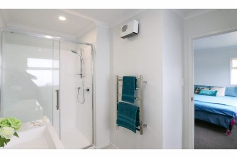 Photo of property in 8 Waitaha Close, Orewa, 0931