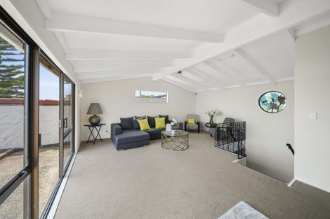 Photo of property in 33 William Bryan Drive, Half Moon Bay, Auckland, 2012