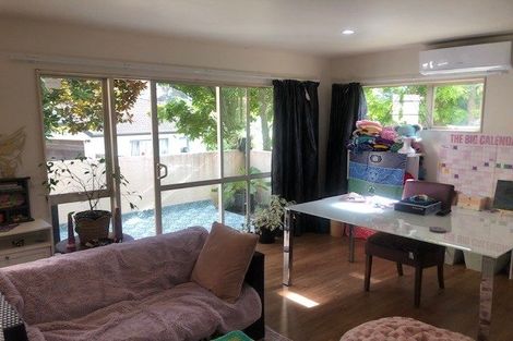 Photo of property in 31 Bronzewing Terrace, Unsworth Heights, Auckland, 0632
