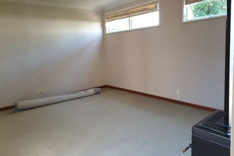 Photo of property in 475 Glenfield Road, Glenfield, Auckland, 0629