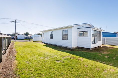 Photo of property in 1 Warren Street, Foxton Beach, Foxton, 4815
